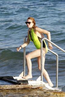 Lindsay Lohan feet photo thumbnail