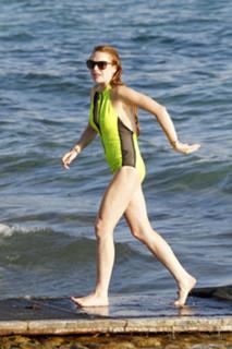 Lindsay Lohan feet photo thumbnail