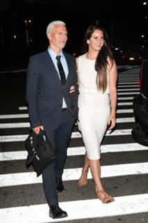 Lana Del Rey feet photo thumbnail