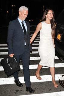 Lana Del Rey feet photo thumbnail