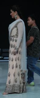 Kareena Kapoor feet photo thumbnail
