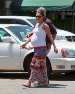 Mila Kunis feet photo thumbnail