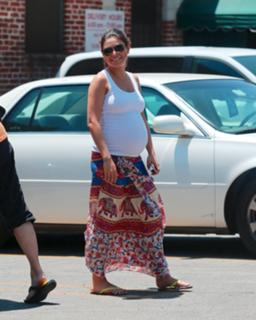 Mila Kunis feet photo thumbnail