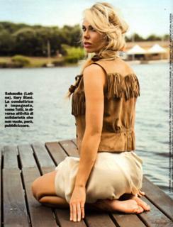 Ilary Blasi feet photo thumbnail