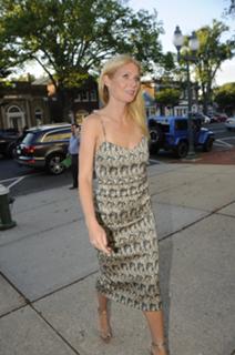 Gwyneth Paltrow feet photo thumbnail