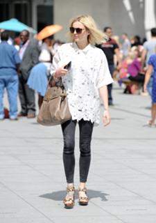 Fearne Cotton feet photo thumbnail