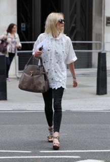 Fearne Cotton feet photo thumbnail