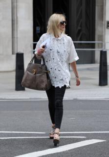 Fearne Cotton feet photo thumbnail