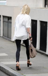 Fearne Cotton feet photo thumbnail