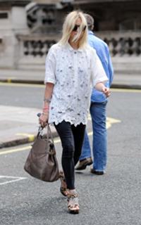 Fearne Cotton feet photo thumbnail