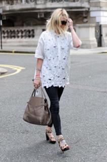 Fearne Cotton feet photo thumbnail