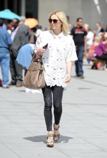 Fearne Cotton feet photo thumbnail