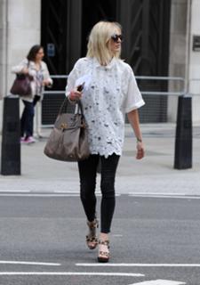 Fearne Cotton feet photo thumbnail