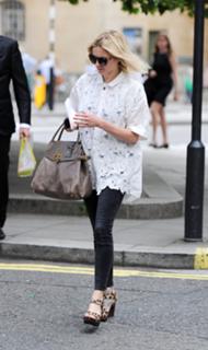 Fearne Cotton feet photo thumbnail