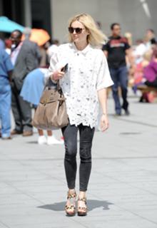 Fearne Cotton feet photo thumbnail