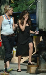 Sarah Michelle Gellar feet photo thumbnail
