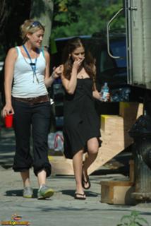 Sarah Michelle Gellar feet photo thumbnail