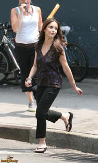 Sarah Michelle Gellar feet photo thumbnail