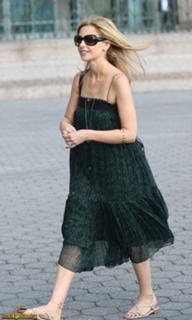 Sarah Michelle Gellar feet photo thumbnail