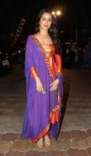 Shraddha Kapoor feet photo thumbnail