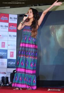 Shraddha Kapoor feet photo thumbnail