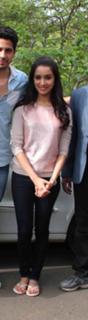 Shraddha Kapoor feet photo thumbnail
