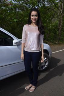 Shraddha Kapoor feet photo thumbnail