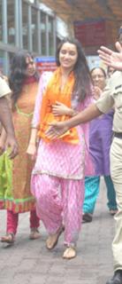 Shraddha Kapoor feet photo thumbnail