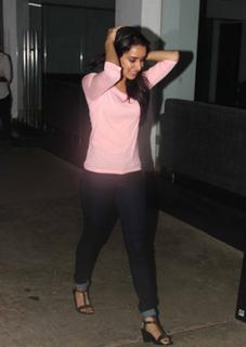 Shraddha Kapoor feet photo thumbnail