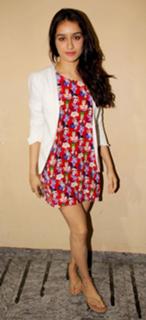 Shraddha Kapoor feet photo thumbnail