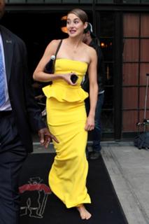 Shailene Woodley feet photo thumbnail