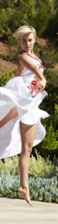 Julianne Hough feet photo thumbnail