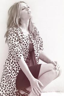 Ilary Blasi feet photo thumbnail