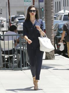 Emmy Rossum feet photo thumbnail