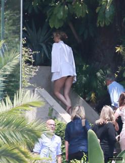 Jennifer Lawrence feet photo thumbnail