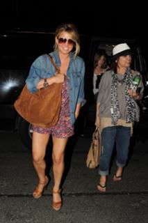Jessica Simpson feet photo thumbnail