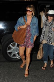 Jessica Simpson feet photo thumbnail