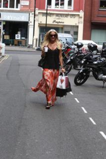 Denise Van Outen feet photo thumbnail