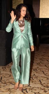 Kangana Ranaut feet photo thumbnail