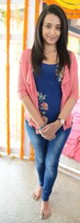 Trisha Krishnan feet photo thumbnail