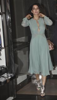 Kangana Ranaut feet photo thumbnail