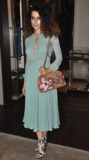 Kangana Ranaut feet photo thumbnail