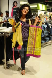 Taapsee Pannu feet photo thumbnail
