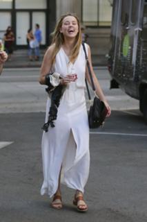 Amber Heard feet photo thumbnail