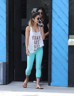 Vanessa Hudgens feet photo thumbnail