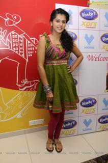 Taapsee Pannu feet photo thumbnail
