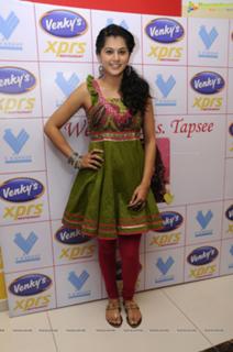Taapsee Pannu feet photo thumbnail