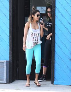 Vanessa Hudgens feet photo thumbnail