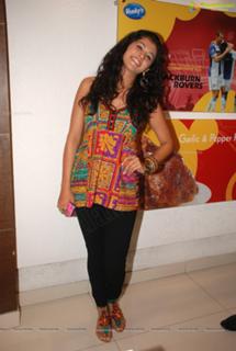 Taapsee Pannu feet photo thumbnail