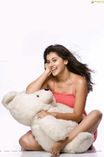 Taapsee Pannu feet photo thumbnail